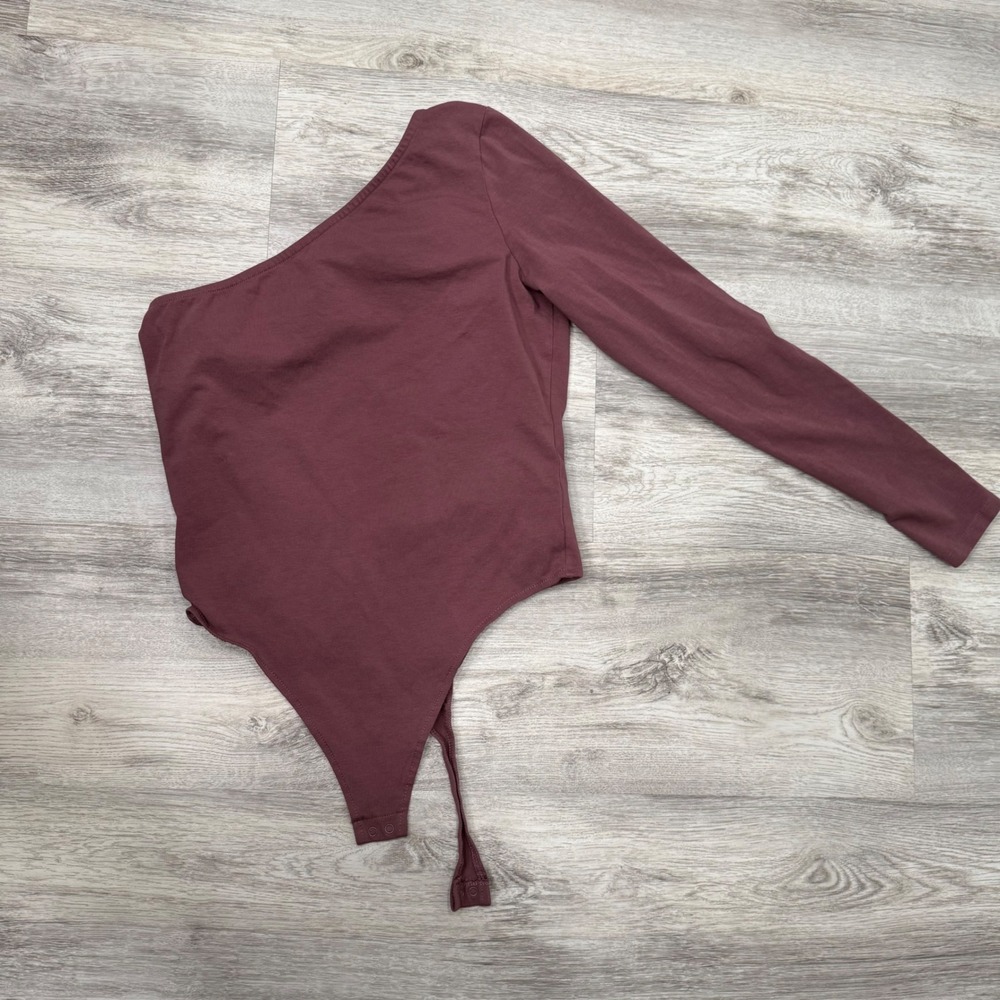 NA KD One Shoulder Long Sleeve‎ Bodysuit Mauve Size L Snap Closure Thong